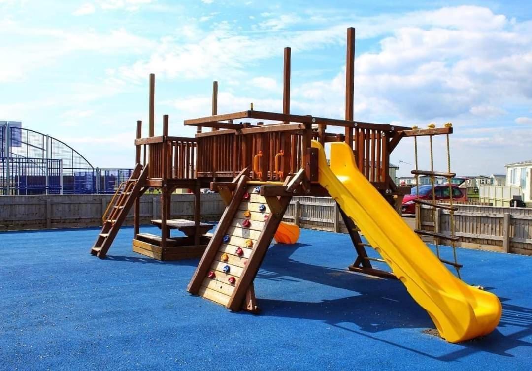 Tm8 6 Berth 2 Bedroom Caravan P Чапел-Сент-Леонардс Екстер'єр фото